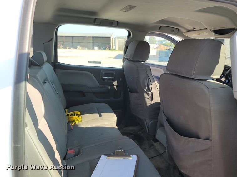 image for item OG9345 2016 Chevrolet Silverado 3500HD  Crew Cab flatbed pickup truck