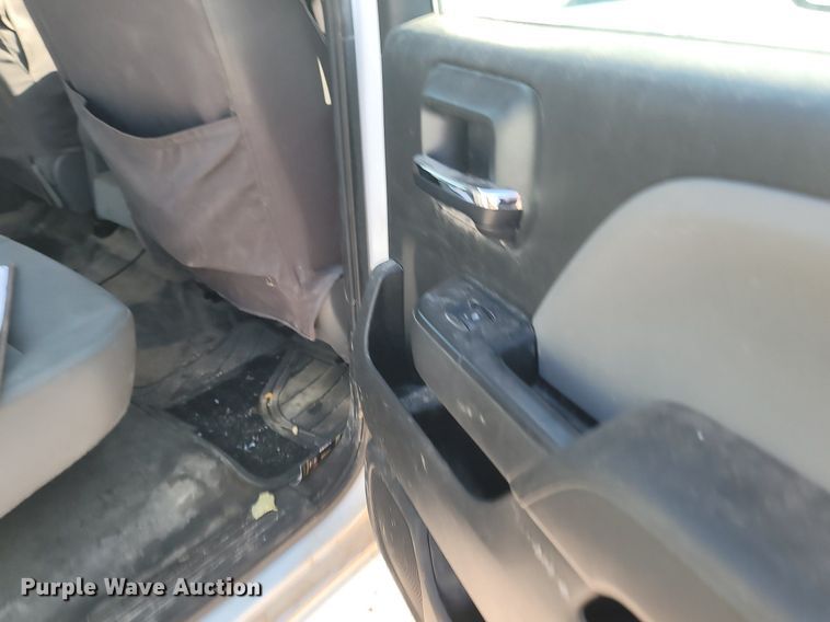 image for item OG9345 2016 Chevrolet Silverado 3500HD  Crew Cab flatbed pickup truck