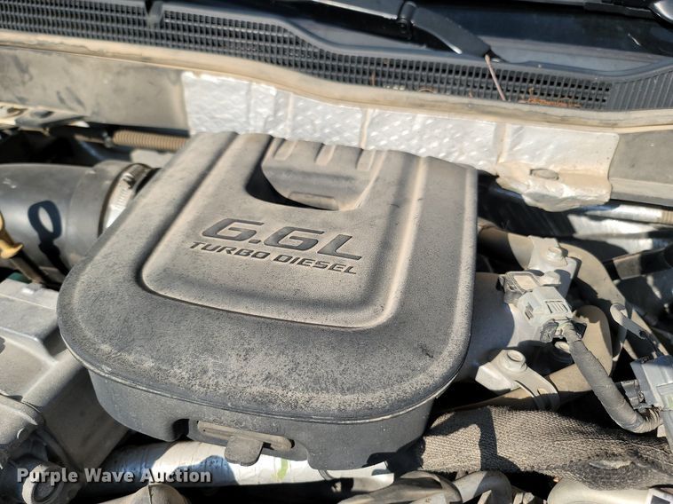 image for item OG9345 2016 Chevrolet Silverado 3500HD  Crew Cab flatbed pickup truck