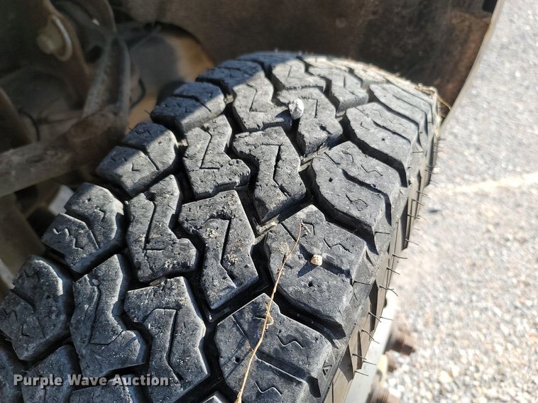 image for item OG9345 2016 Chevrolet Silverado 3500HD  Crew Cab flatbed pickup truck