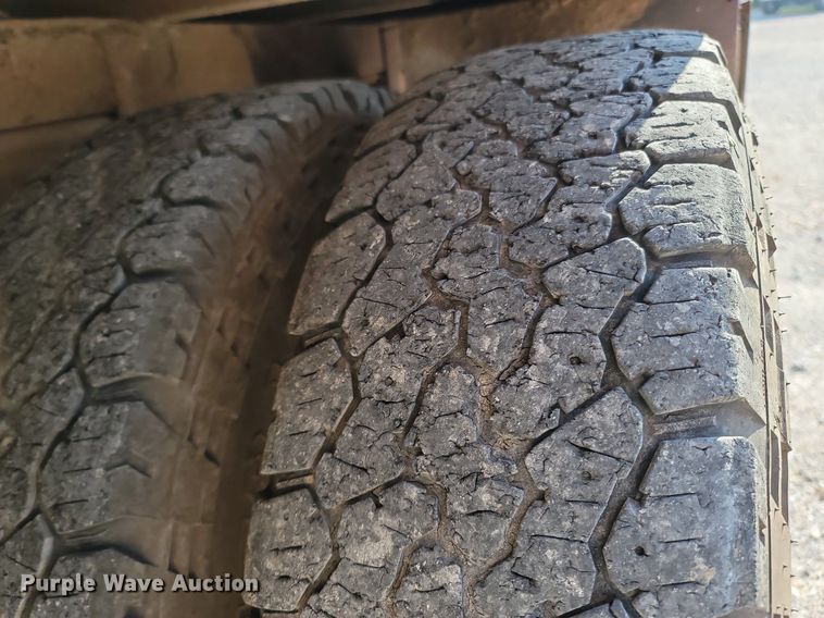 image for item OG9345 2016 Chevrolet Silverado 3500HD  Crew Cab flatbed pickup truck