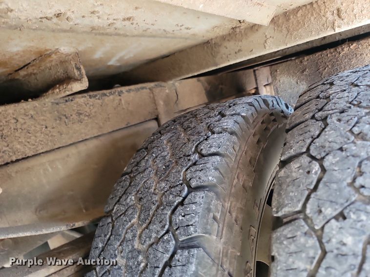 image for item OG9345 2016 Chevrolet Silverado 3500HD  Crew Cab flatbed pickup truck