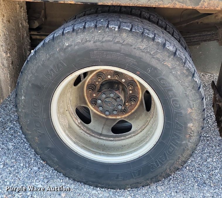 image for item OG9345 2016 Chevrolet Silverado 3500HD  Crew Cab flatbed pickup truck