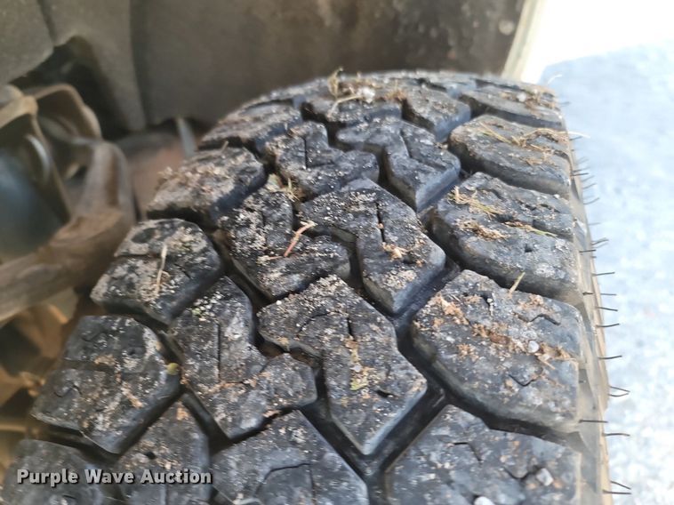 image for item OG9345 2016 Chevrolet Silverado 3500HD  Crew Cab flatbed pickup truck