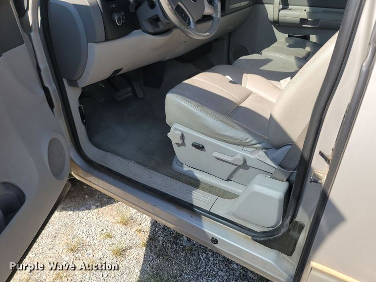 image for item OG9351 2009 GMC Sierra 1500  Ext. Cab pickup truck