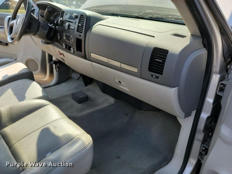 image for item OG9351 2009 GMC Sierra 1500  Ext. Cab pickup truck