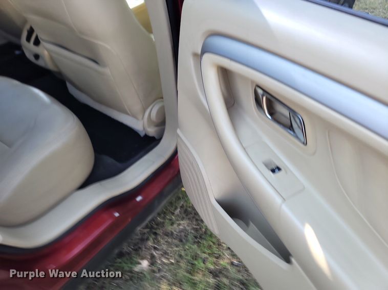 image for item OG9356 2013 Ford Taurus SEL