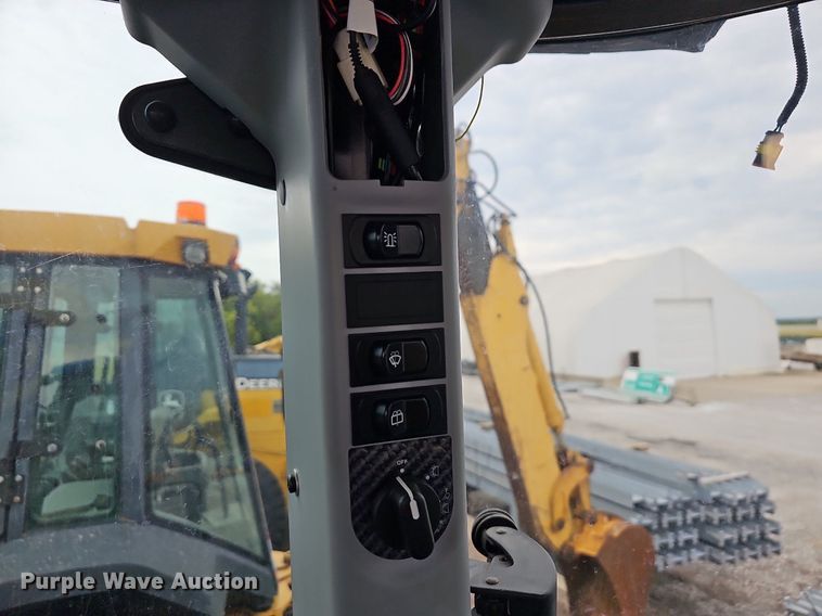 image for item OG9387 2016 New Holland TS6.110  MFWD tractor