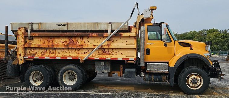 image for item OG9389 2008 International Work Star 7600  dump truck