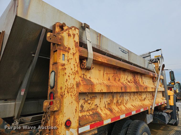 image for item OG9389 2008 International Work Star 7600  dump truck