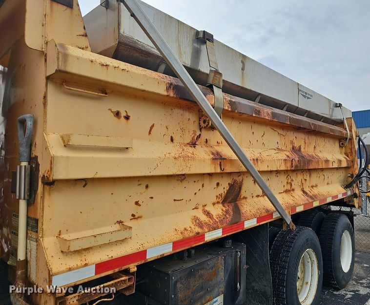 image for item OG9389 2008 International Work Star 7600  dump truck