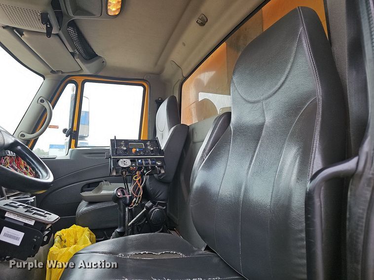 image for item OG9389 2008 International Work Star 7600  dump truck