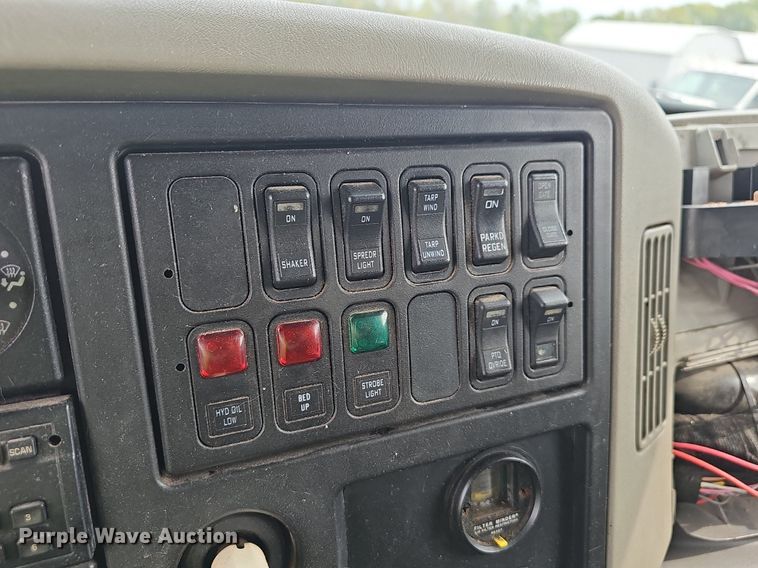 image for item OG9389 2008 International Work Star 7600  dump truck