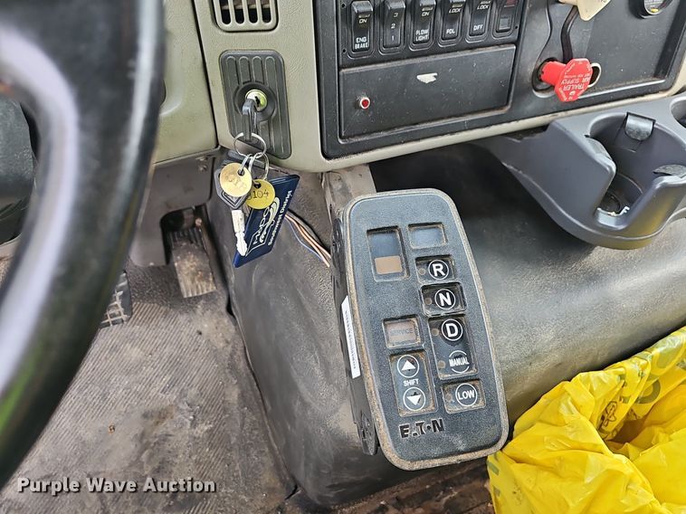 image for item OG9389 2008 International Work Star 7600  dump truck