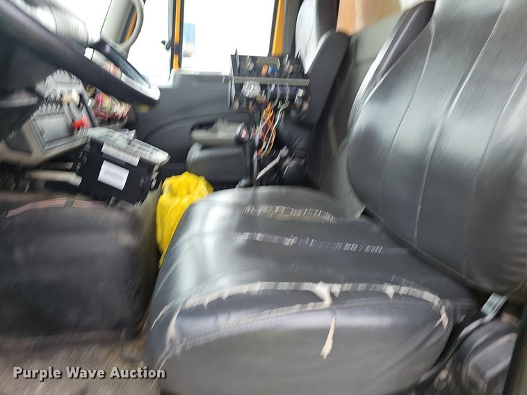 image for item OG9389 2008 International Work Star 7600  dump truck