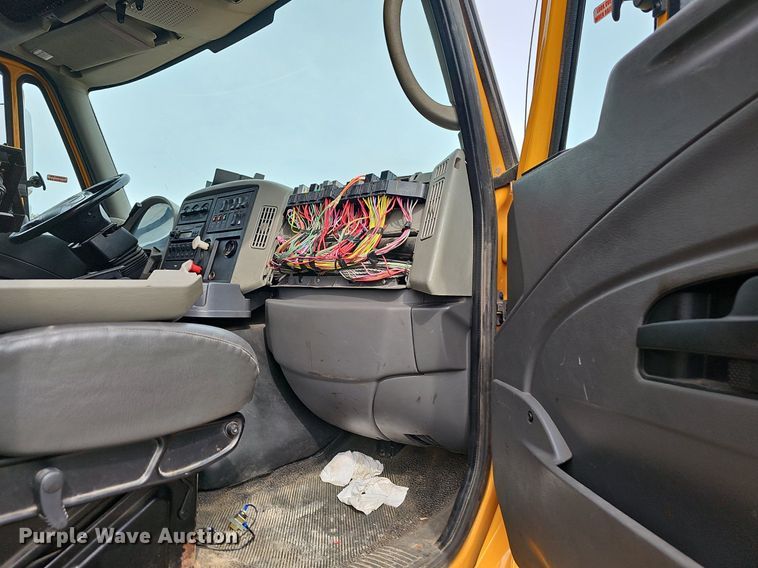 image for item OG9389 2008 International Work Star 7600  dump truck