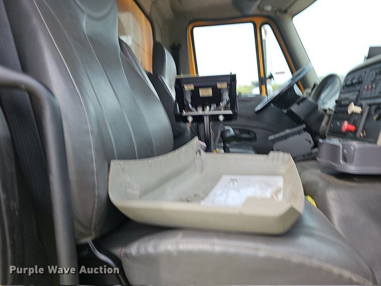 image for item OG9389 2008 International Work Star 7600  dump truck