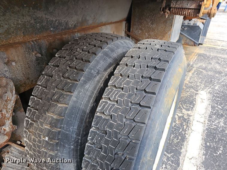 image for item OG9389 2008 International Work Star 7600  dump truck