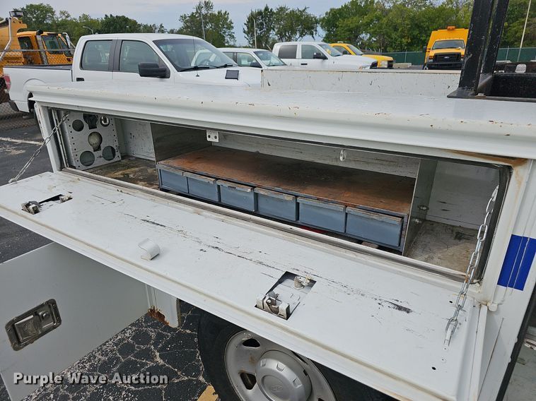 image for item OG9390 2009 Ford F250  Crew Cab utility bed pickup truck