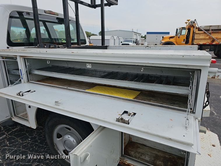 image for item OG9390 2009 Ford F250  Crew Cab utility bed pickup truck