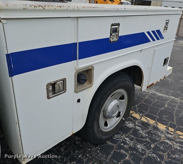 image for item OG9390 2009 Ford F250  Crew Cab utility bed pickup truck