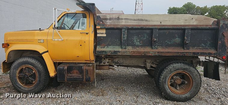 image for item OG9417 1981 Chevrolet C70  dump truck
