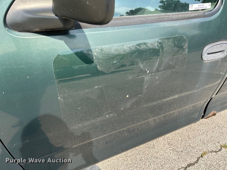 image for item OK9748 2002 Ford F150 XL  pickup truck