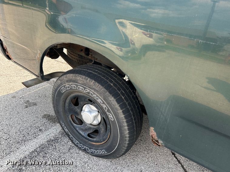 image for item OK9748 2002 Ford F150 XL  pickup truck