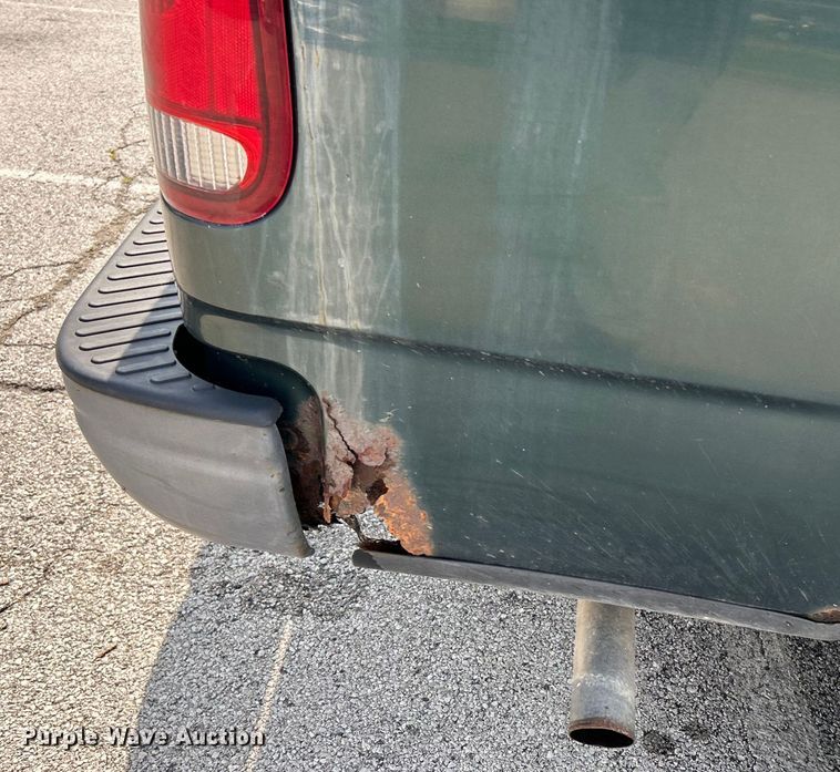 image for item OK9748 2002 Ford F150 XL  pickup truck