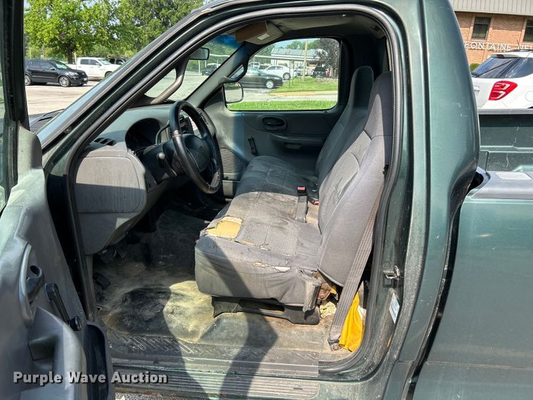 image for item OK9748 2002 Ford F150 XL  pickup truck