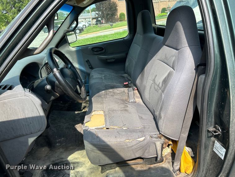 image for item OK9748 2002 Ford F150 XL  pickup truck