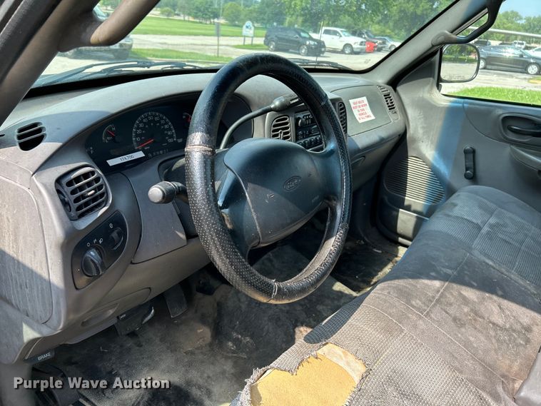 image for item OK9748 2002 Ford F150 XL  pickup truck