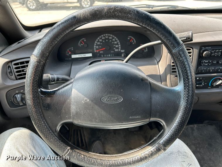 image for item OK9748 2002 Ford F150 XL  pickup truck