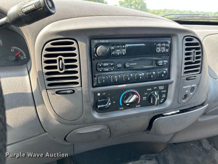 image for item OK9748 2002 Ford F150 XL  pickup truck