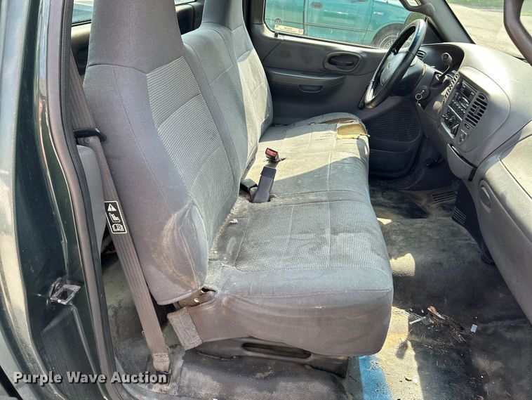 image for item OK9748 2002 Ford F150 XL  pickup truck