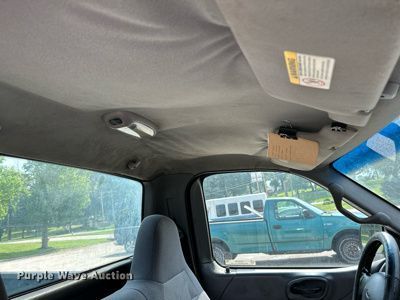 image for item OK9748 2002 Ford F150 XL  pickup truck