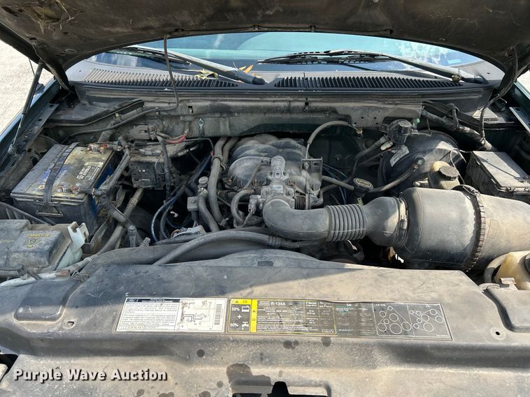 image for item OK9748 2002 Ford F150 XL  pickup truck