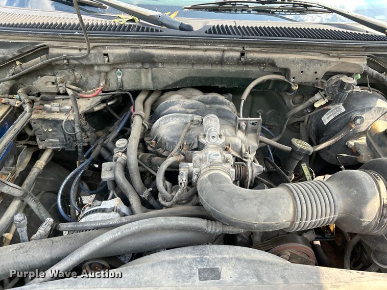 image for item OK9748 2002 Ford F150 XL  pickup truck