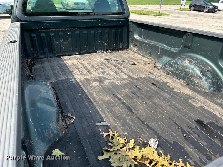 image for item OK9748 2002 Ford F150 XL  pickup truck