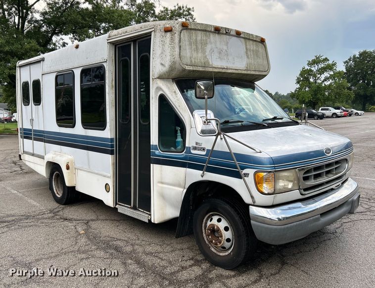 image for item OK9750 1999 Ford Econoline E350  shuttle bus