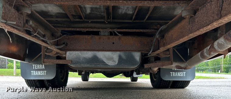 image for item OK9750 1999 Ford Econoline E350  shuttle bus