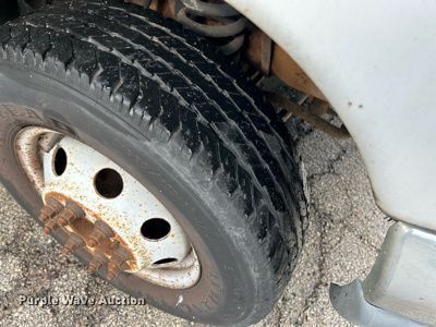 image for item OK9750 1999 Ford Econoline E350  shuttle bus