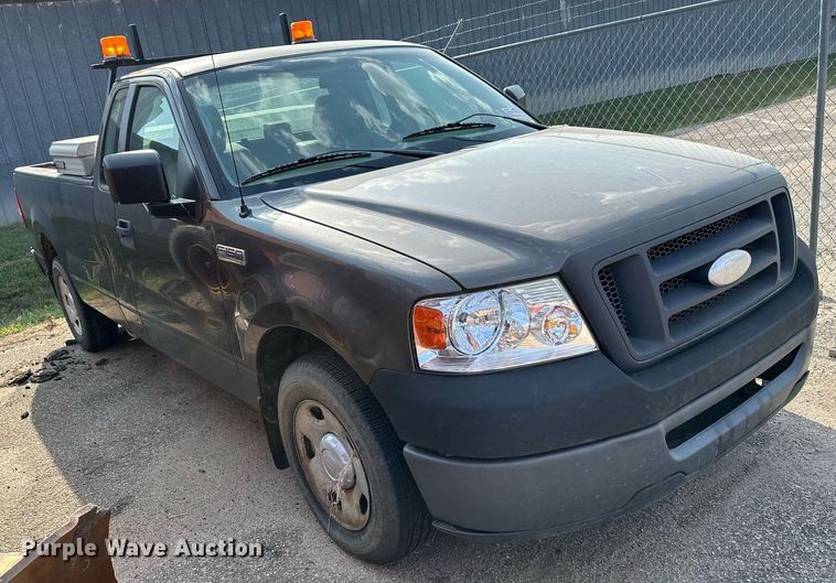 image for item DG5385 2007 Ford F150 XL  pickup truck