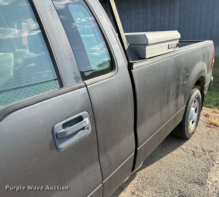 image for item DG5385 2007 Ford F150 XL  pickup truck