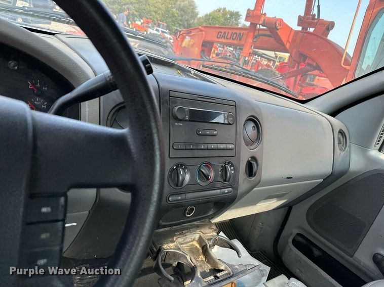 image for item DG5385 2007 Ford F150 XL  pickup truck