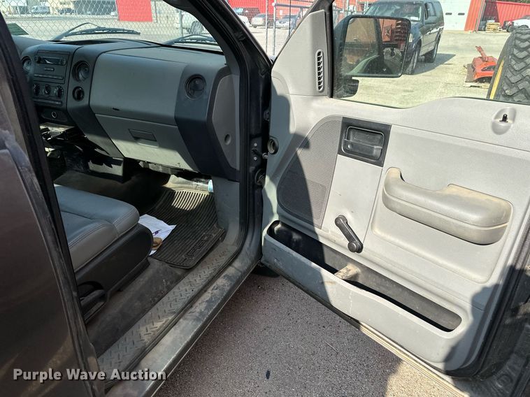 image for item DG5385 2007 Ford F150 XL  pickup truck