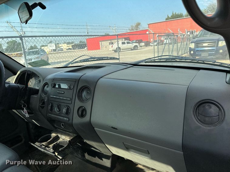 image for item DG5385 2007 Ford F150 XL  pickup truck