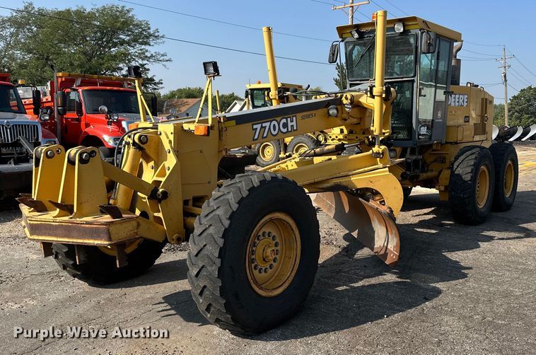 image for item DJ6187 2002 John Deere 770CH  motor grader