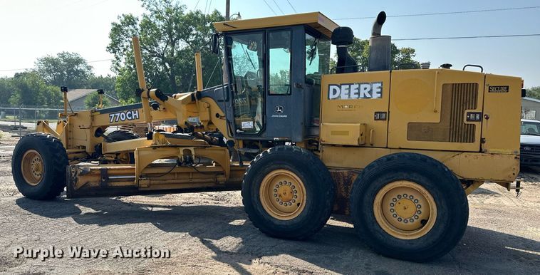 image for item DJ6187 2002 John Deere 770CH  motor grader