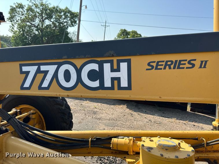 image for item DJ6187 2002 John Deere 770CH  motor grader